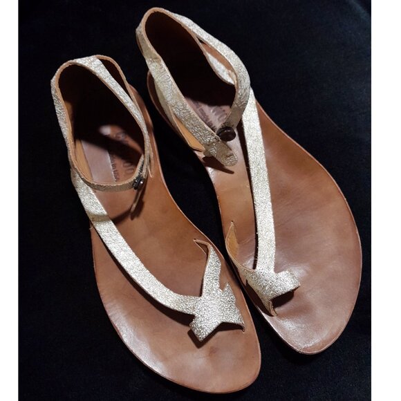 SOLD🟠🟠🟠🟠🟠🟠CYDWOQ Tomcat Sandal Metallic Gold White  SZ40 (9) Preowned - Picture 4 of 12